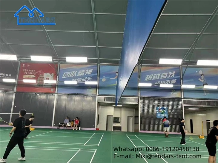 Hvit badminton domstol telt
